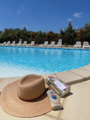 Appartement Climatisé Terrasse et Piscine Le Baptistou